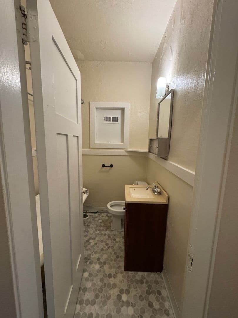 Seattle Apartment: 504 E. Denny Way