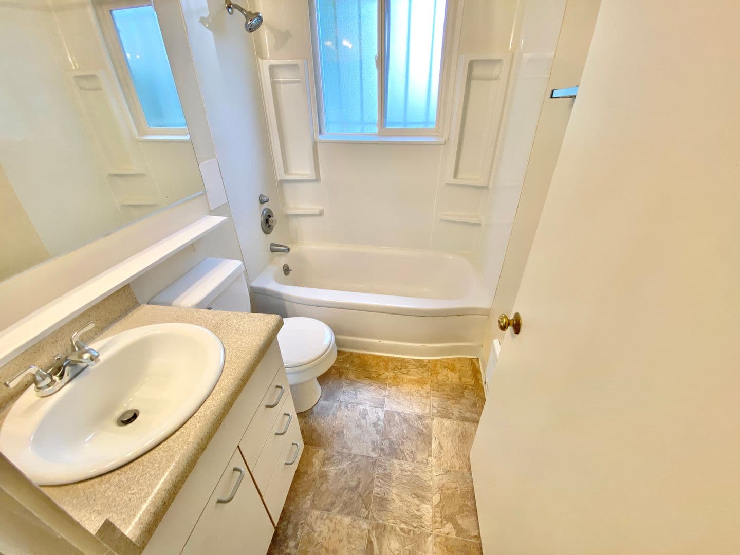 Seattle Apartment: 706 Belmont Ave E