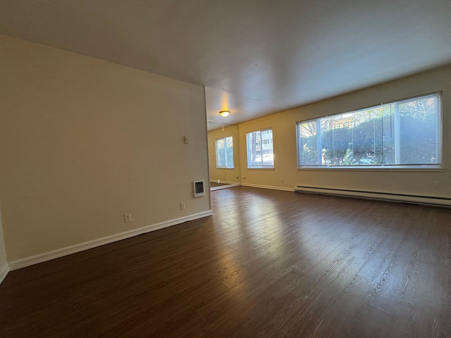 Seattle Apartment: 424 19th Ave E.