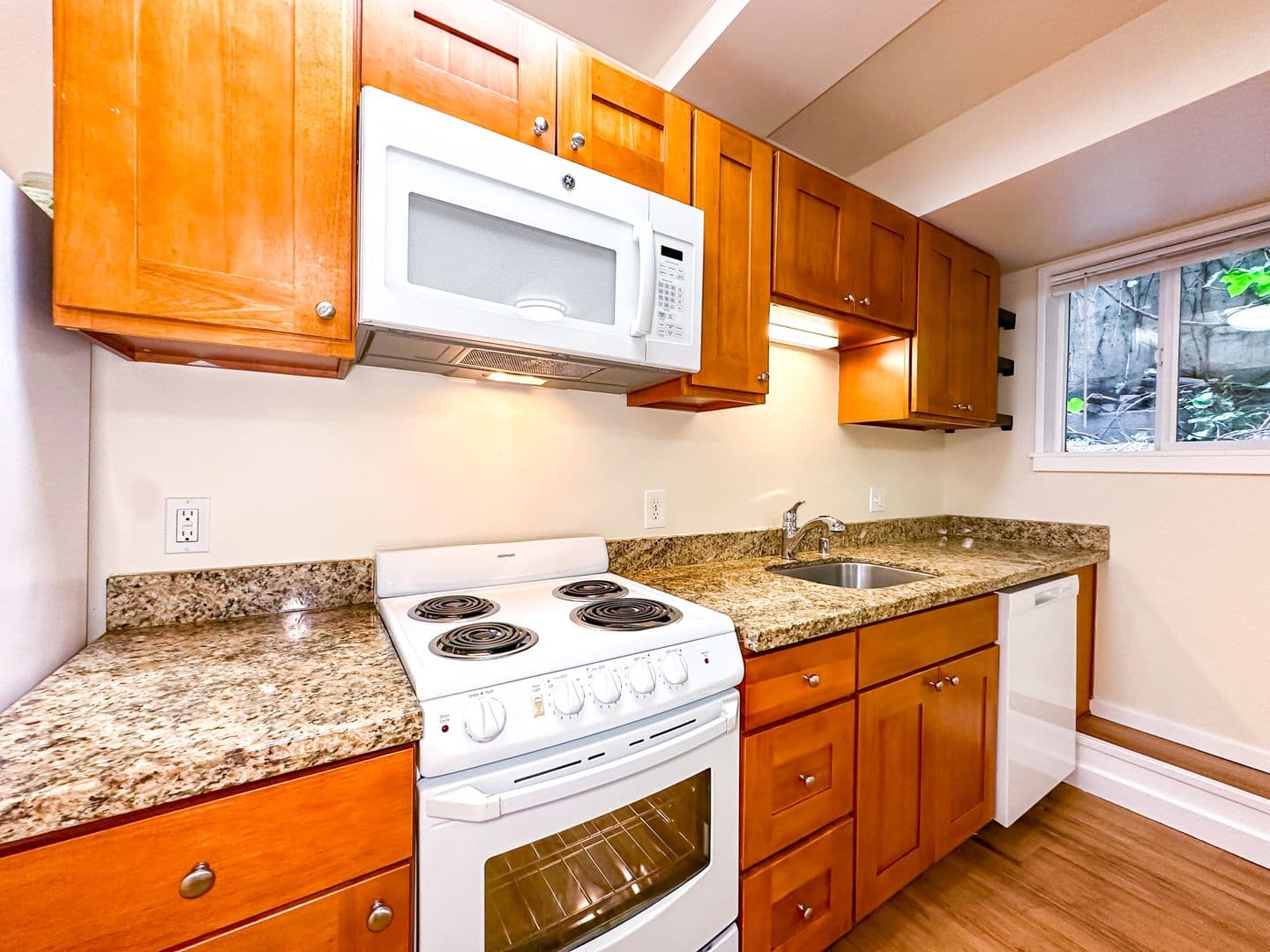 Seattle Apartment: 1420 Boren Ave