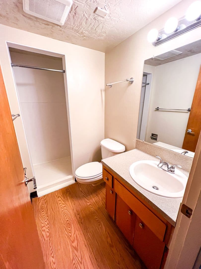 Seattle Apartment: 5233 15th Ave NE