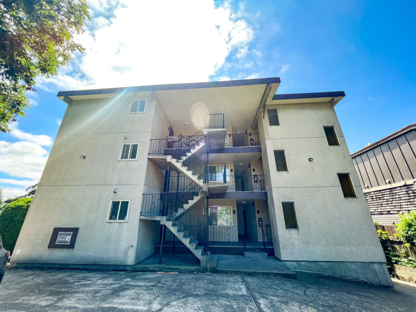 Seattle Apartment: 7101 6th Ave. NE