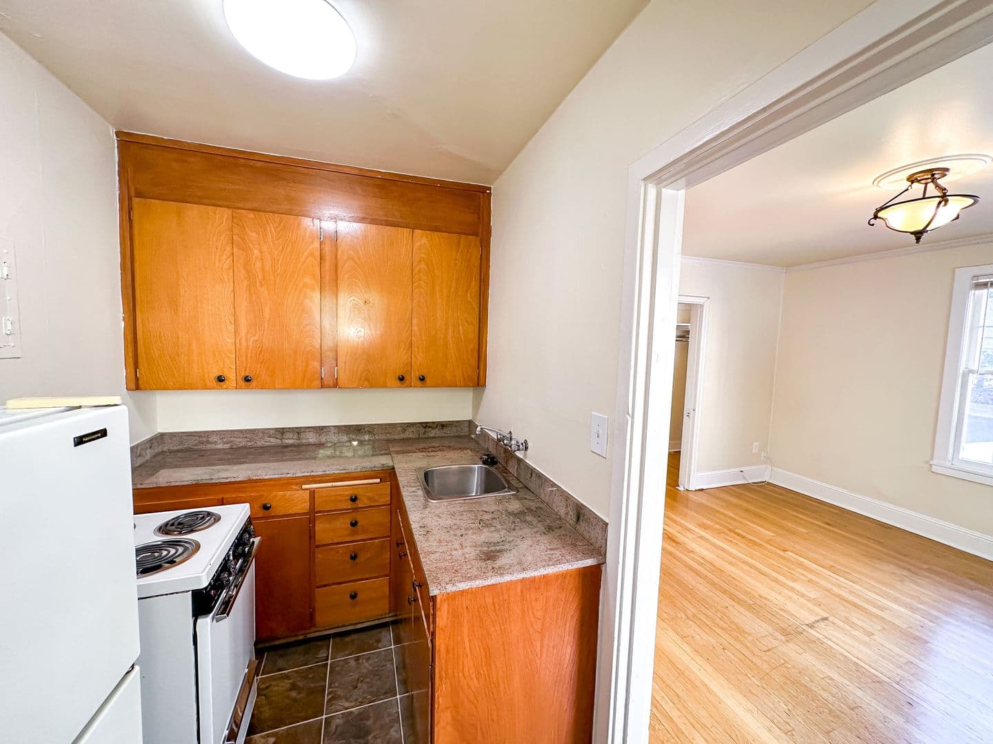 Seattle Apartment: 1420 Boren Ave
