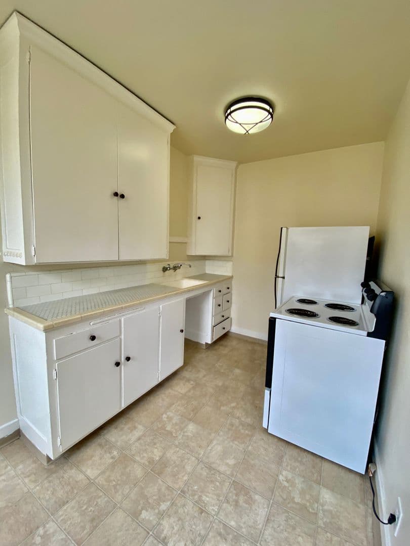 Seattle Apartment: 531 Malden Ave. E.
