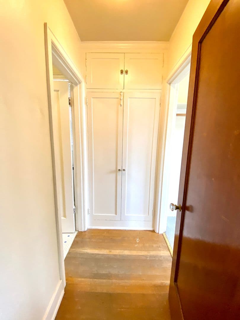 Seattle Apartment: 531 Malden Ave. E.