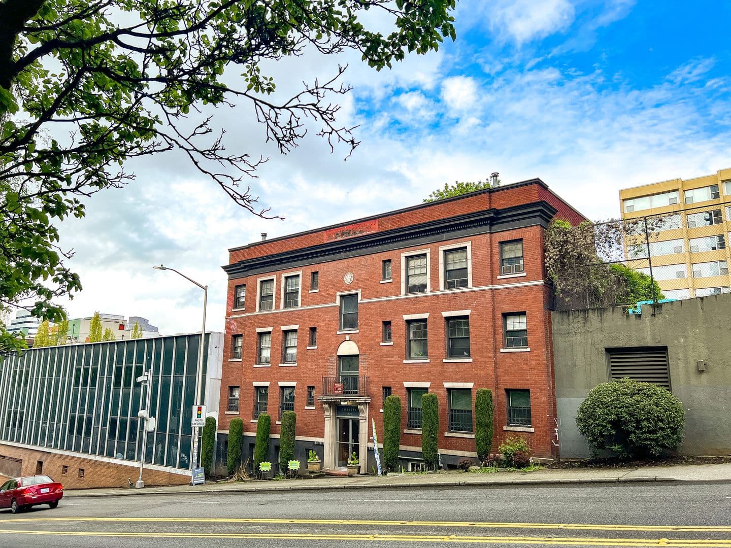 Seattle Apartment: 1420 Boren Ave