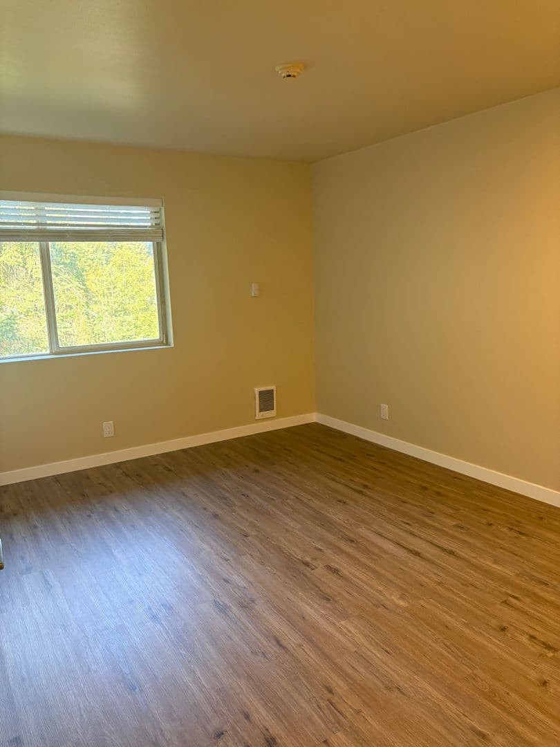 Edmonds Apartment: 22816 Edmonds Way