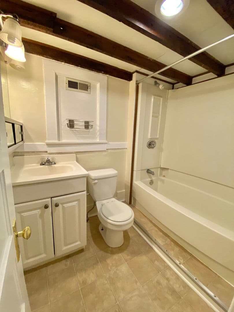 Seattle Apartment: 1812 E. Republican St.
