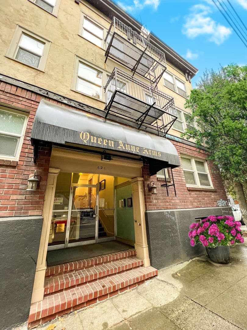 Seattle Apartment: 621 1st Ave. W.