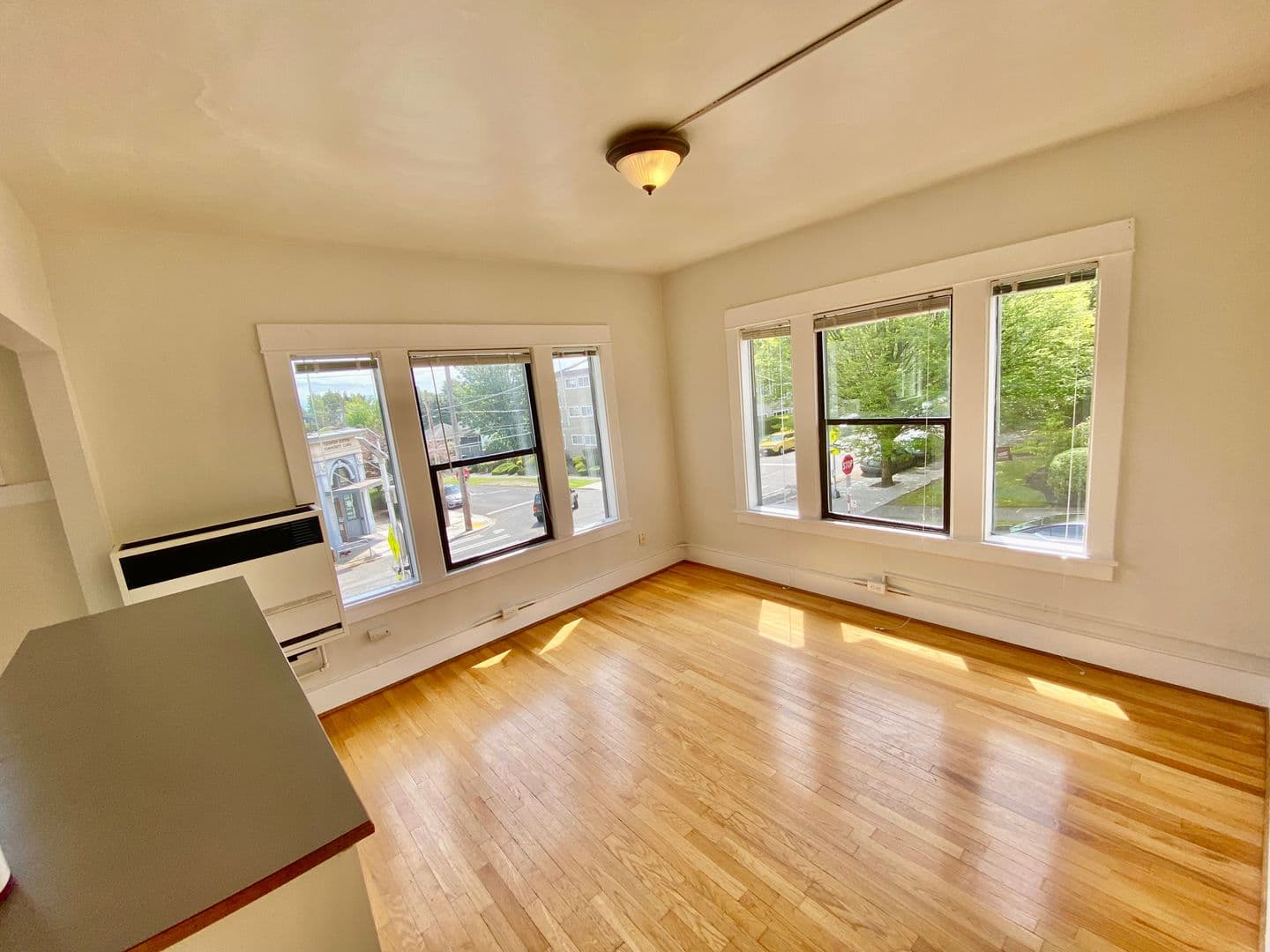 Seattle Apartment: 1812 E. Republican St.