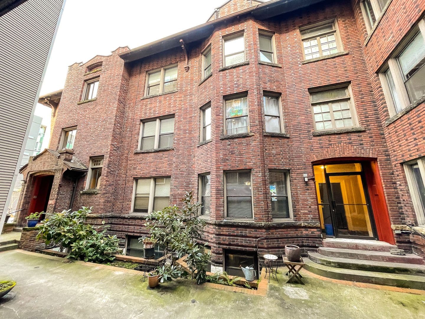 Seattle Apartment: 1509 E Madison St