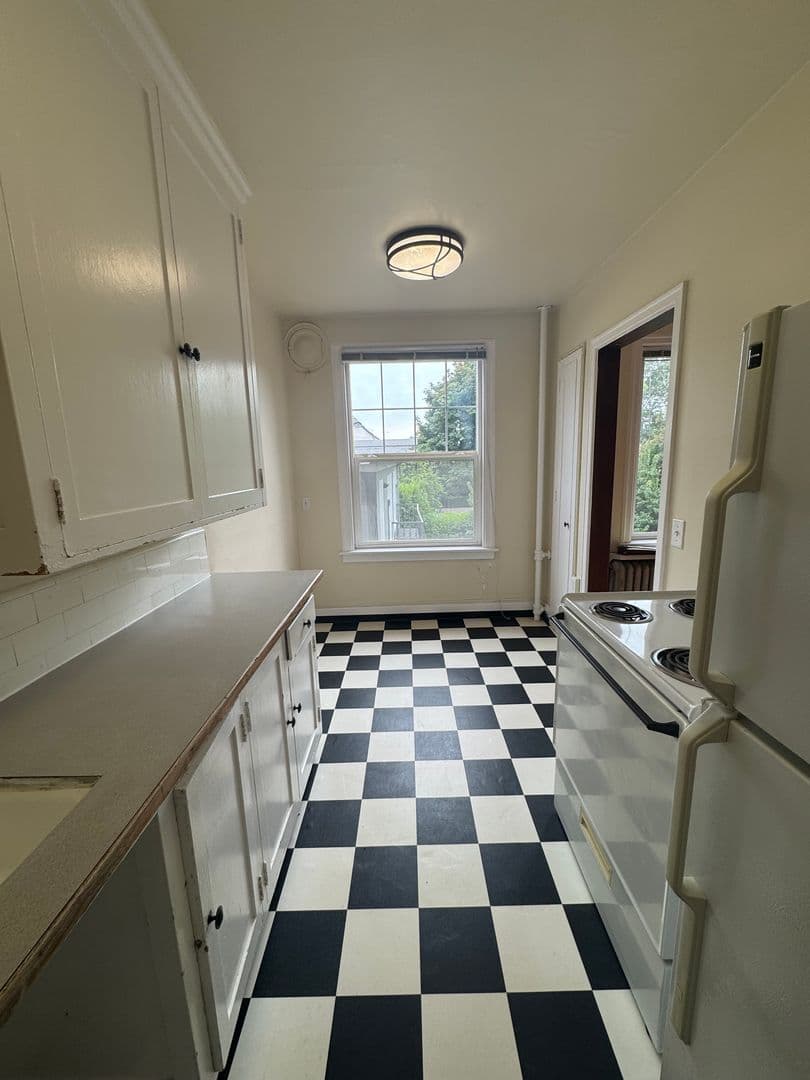 Seattle Apartment: 531 Malden Ave. E.