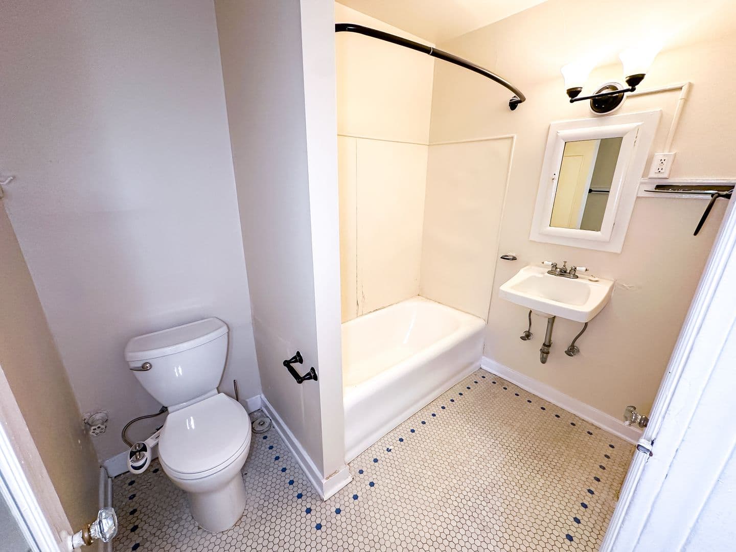 Seattle Apartment: 516 E. Union St.