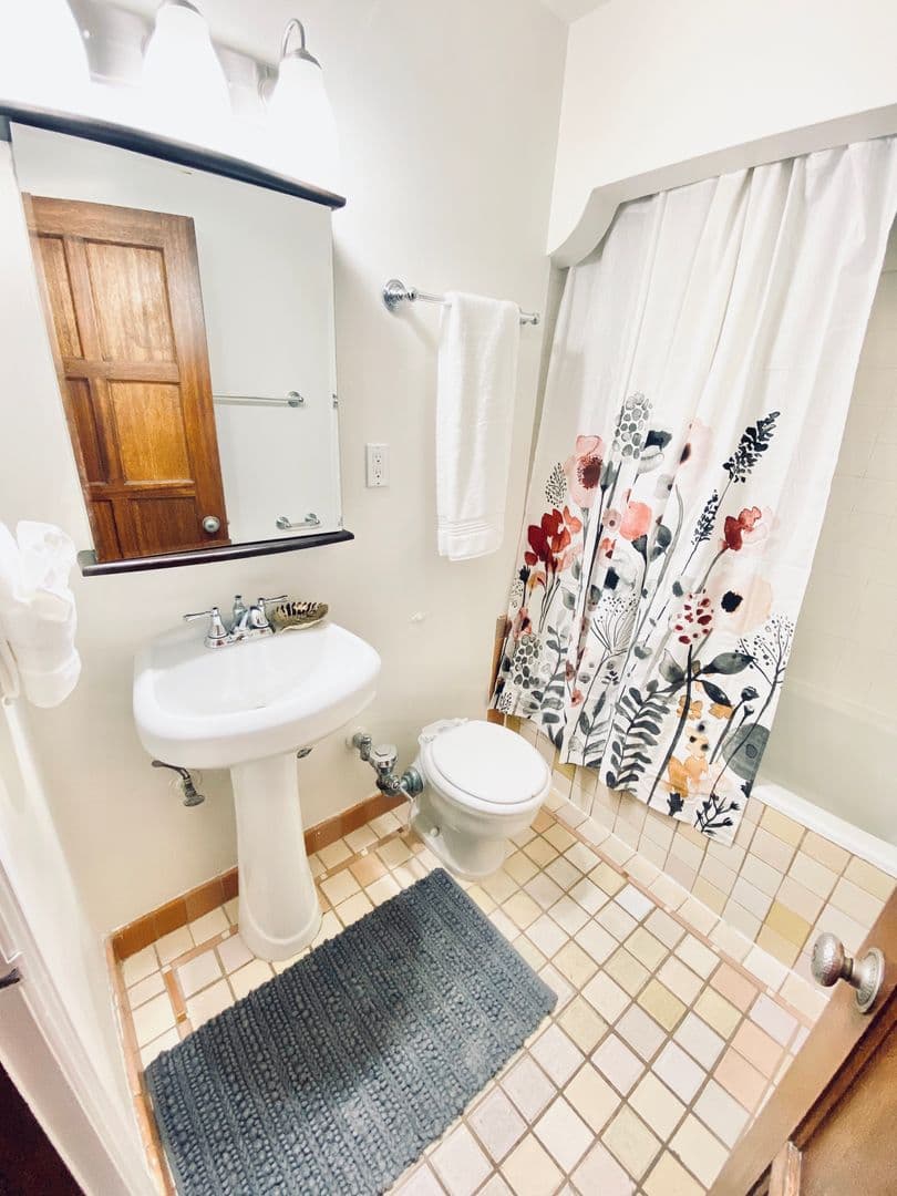 Seattle Apartment: 1005 E. Roy St.