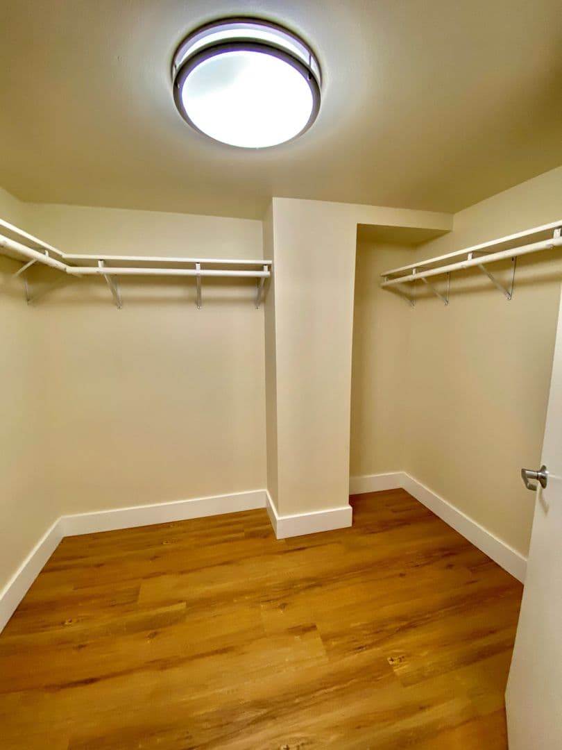 Seattle Apartment: 1615 15th Ave.