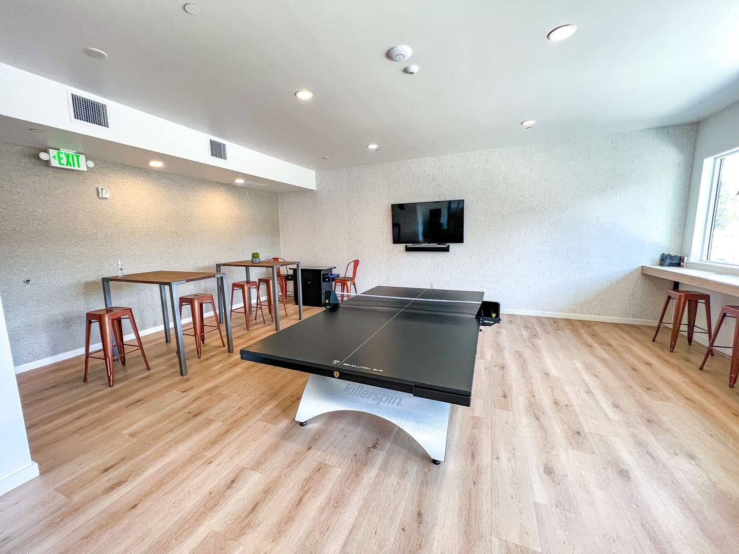 Edmonds Apartment: 10032 Edmonds Way