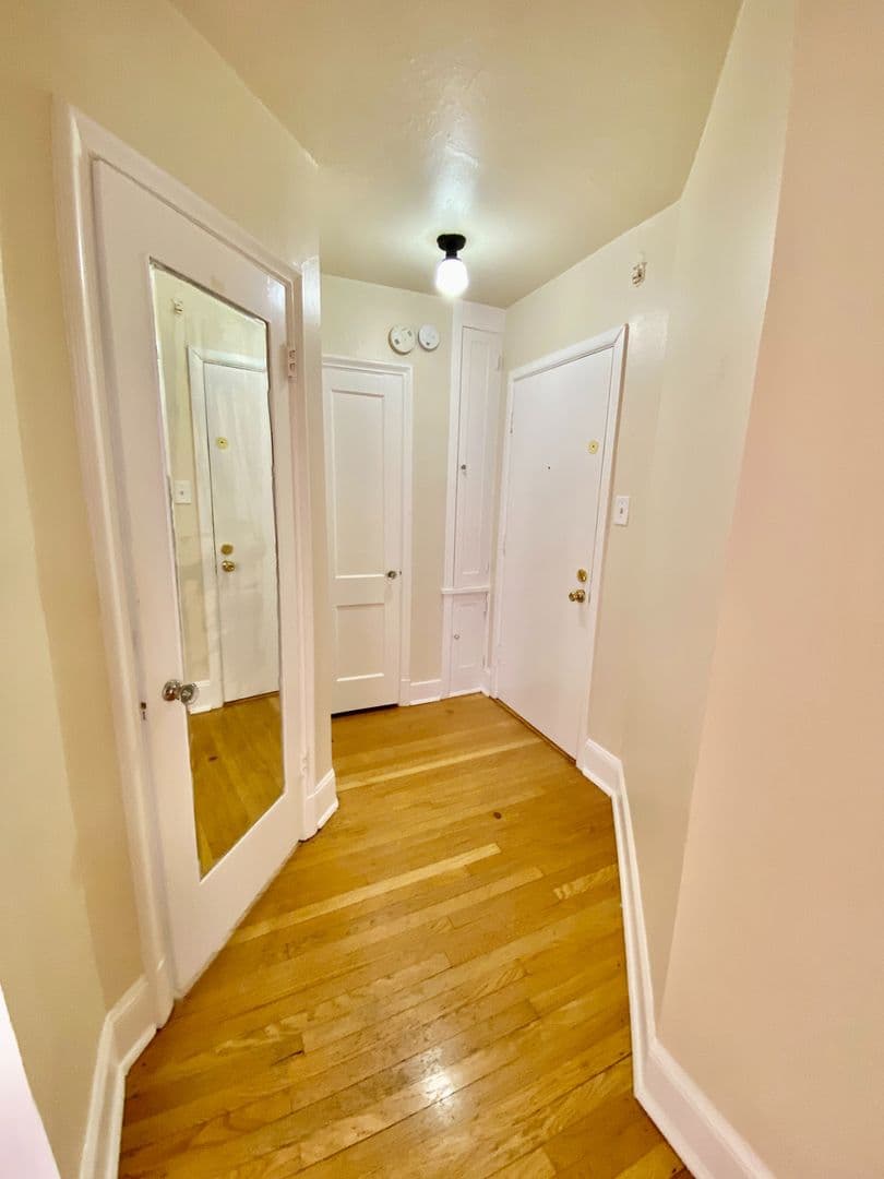 Seattle Apartment: 1420 Boren Ave