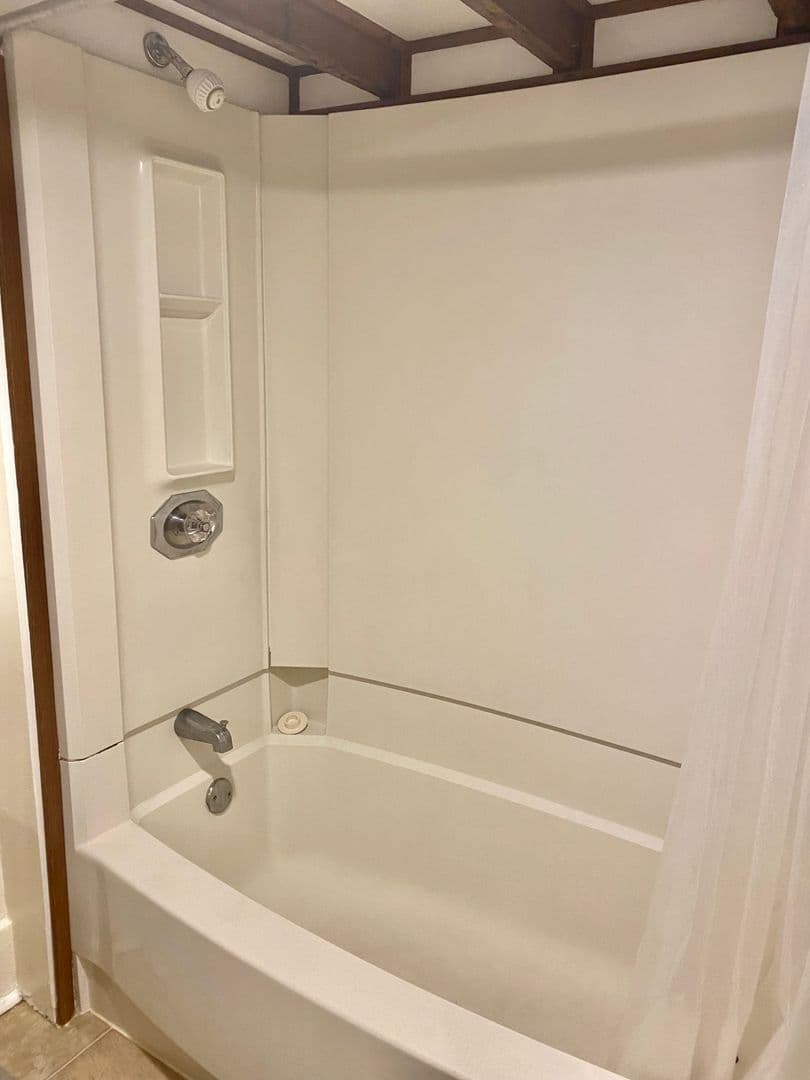 Seattle Apartment: 1812 E. Republican St.