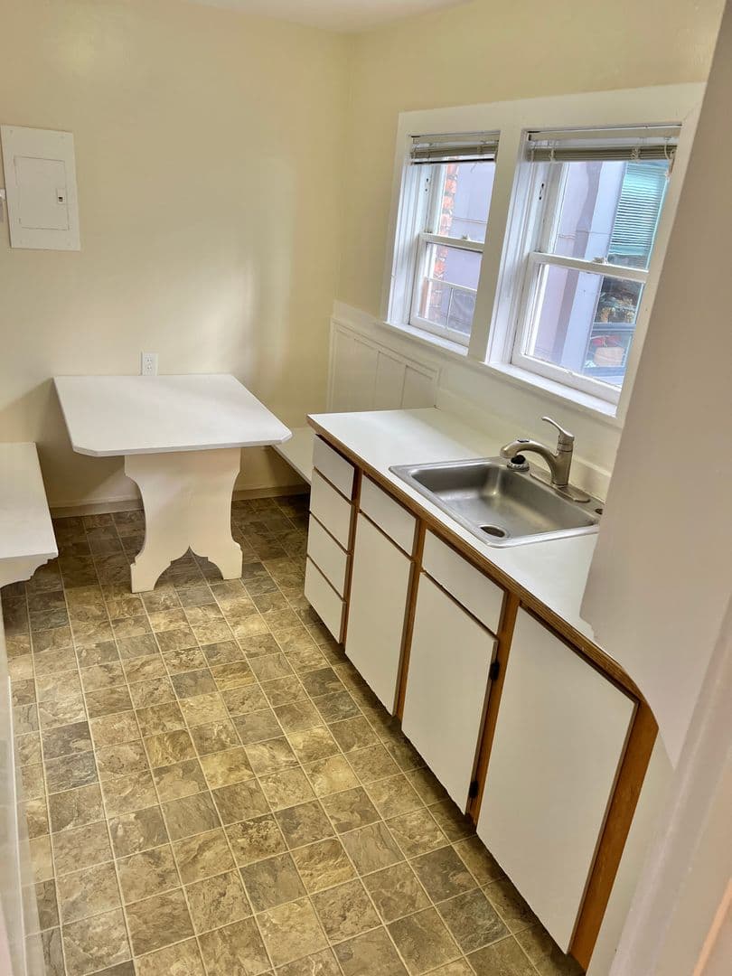 Seattle Apartment: 1509 E Madison St