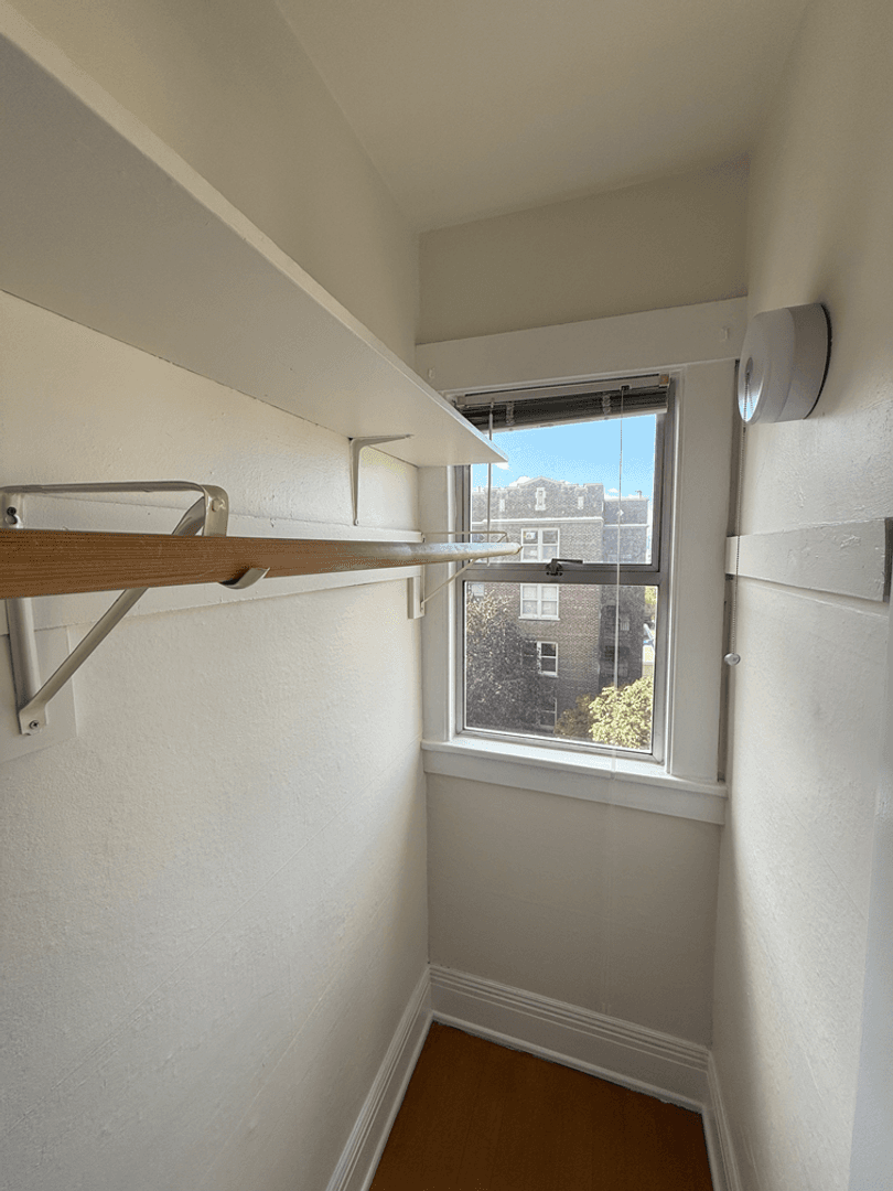Seattle Apartment: 1305 E Denny Way