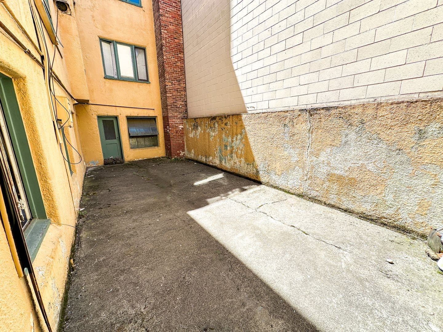 Seattle Apartment: 4515 Burke Ave. N.
