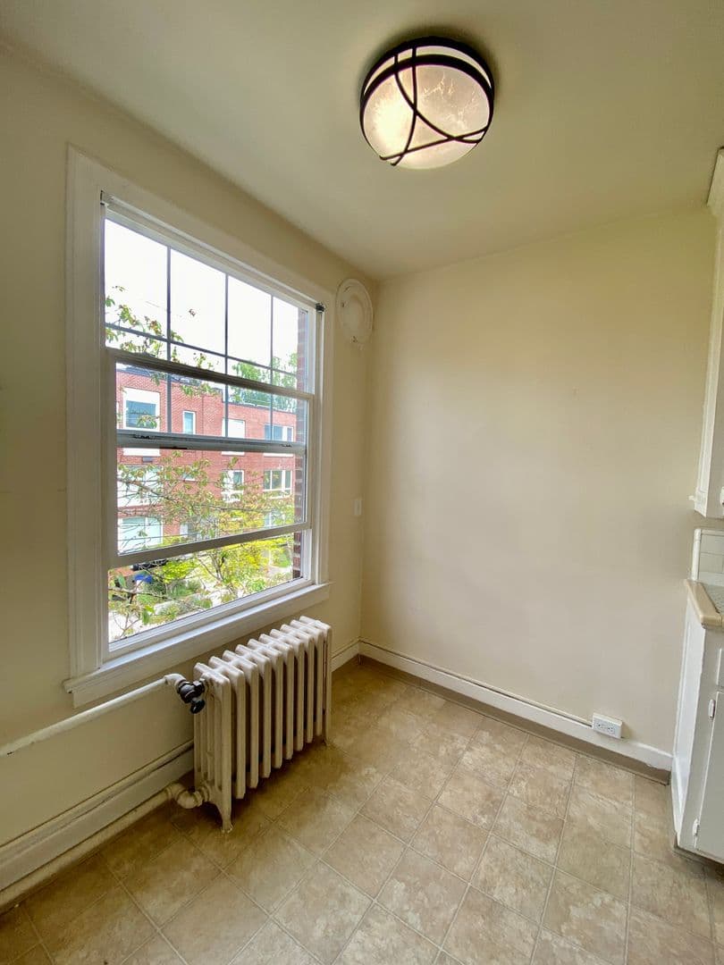Seattle Apartment: 531 Malden Ave. E.