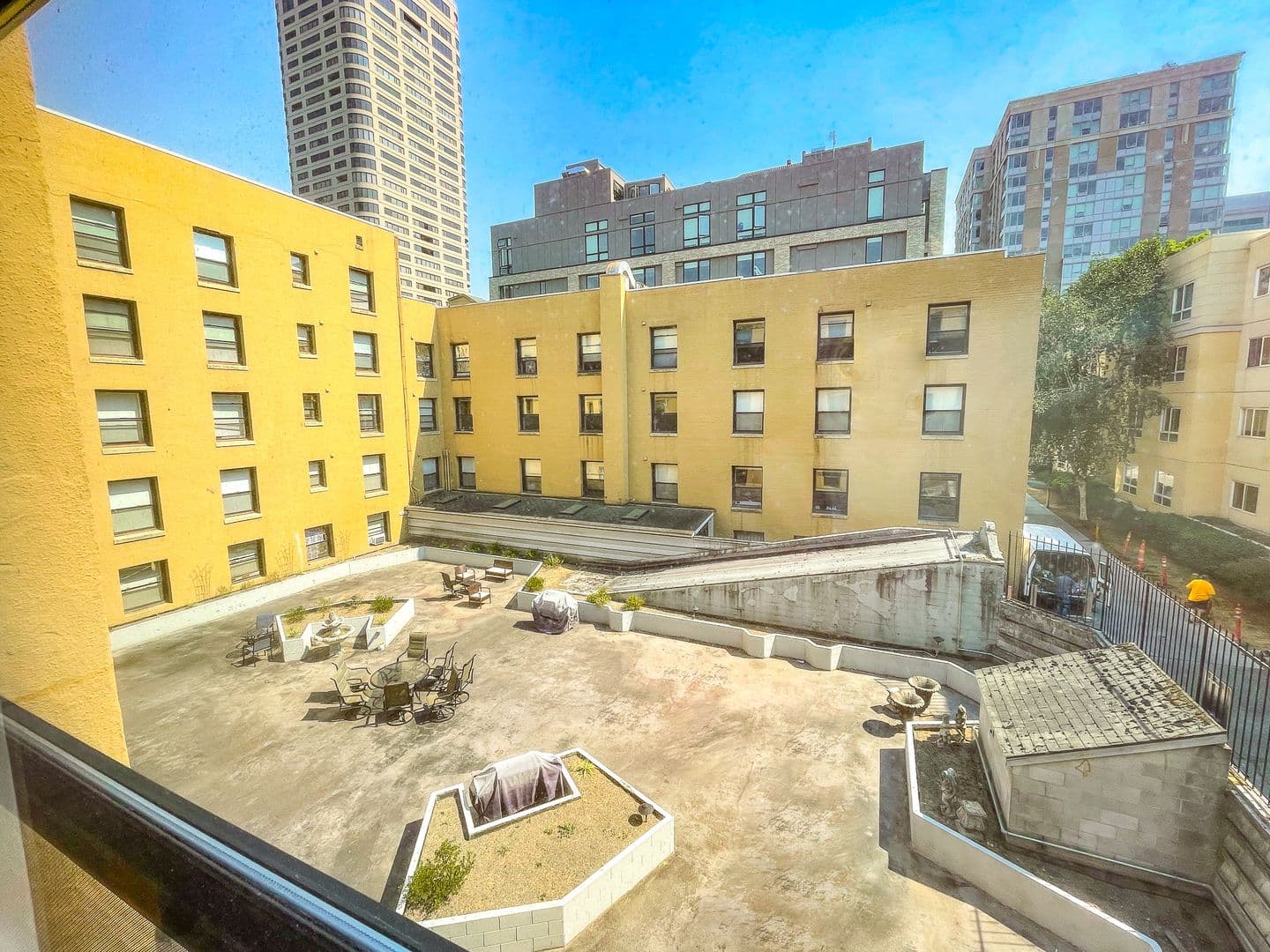 Seattle Apartment: 1215 Seneca St.