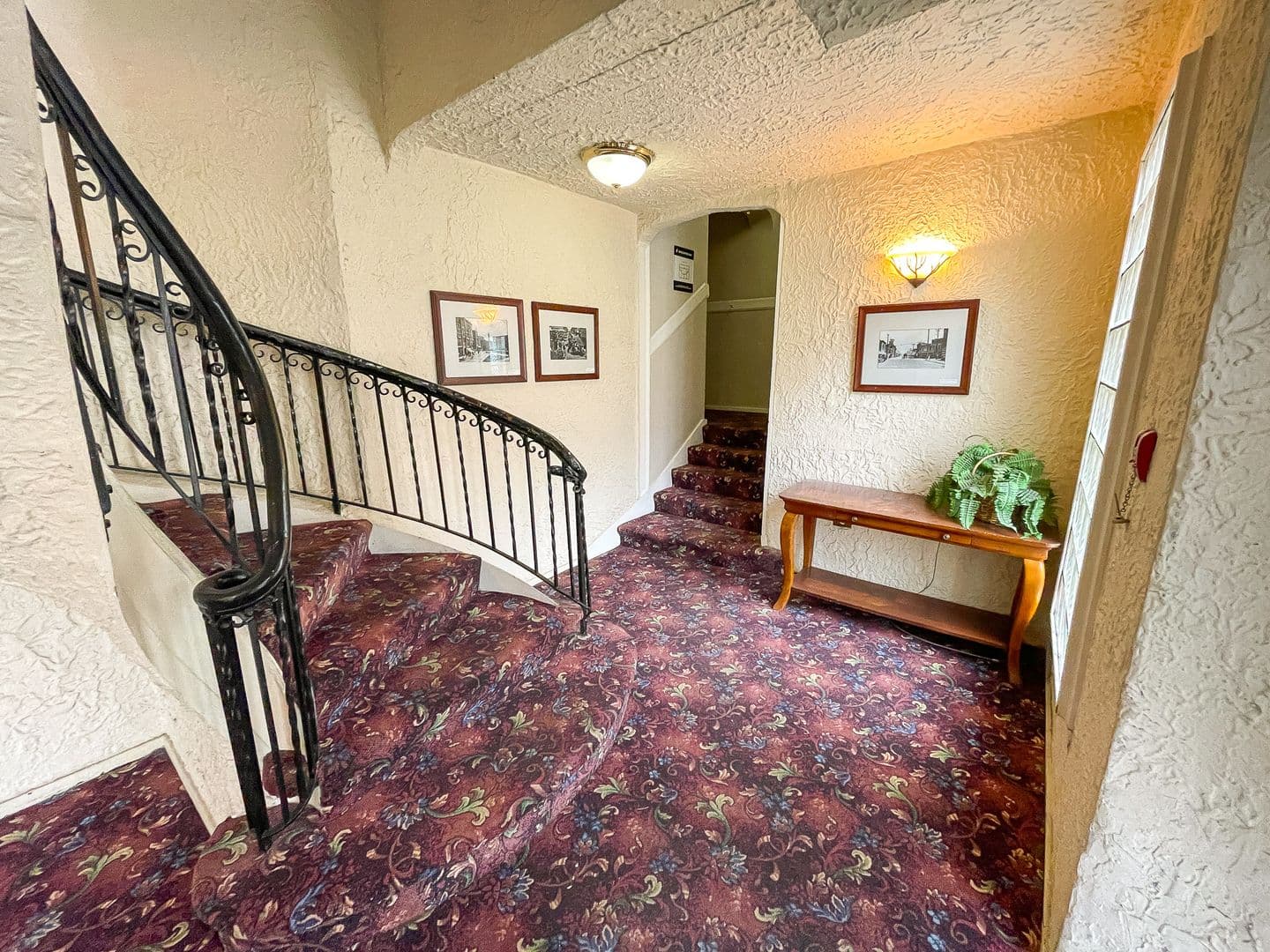 Seattle Apartment: 4515 Burke Ave. N.