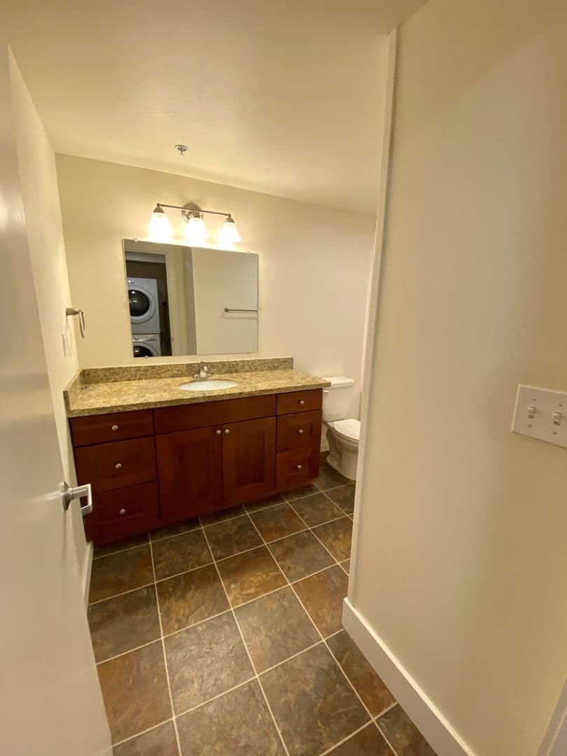 Seattle Apartment: 1615 15th Ave.