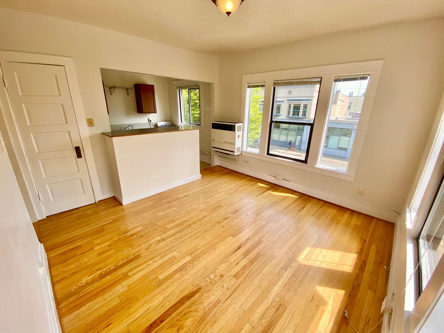 Seattle Apartment: 1812 E. Republican St.