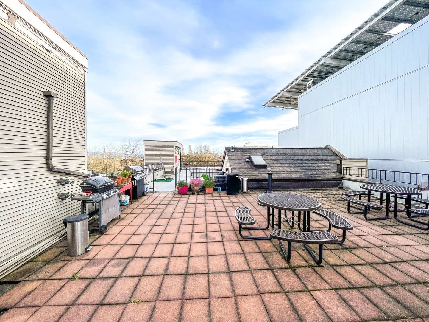 Seattle Apartment: 1509 E Madison St