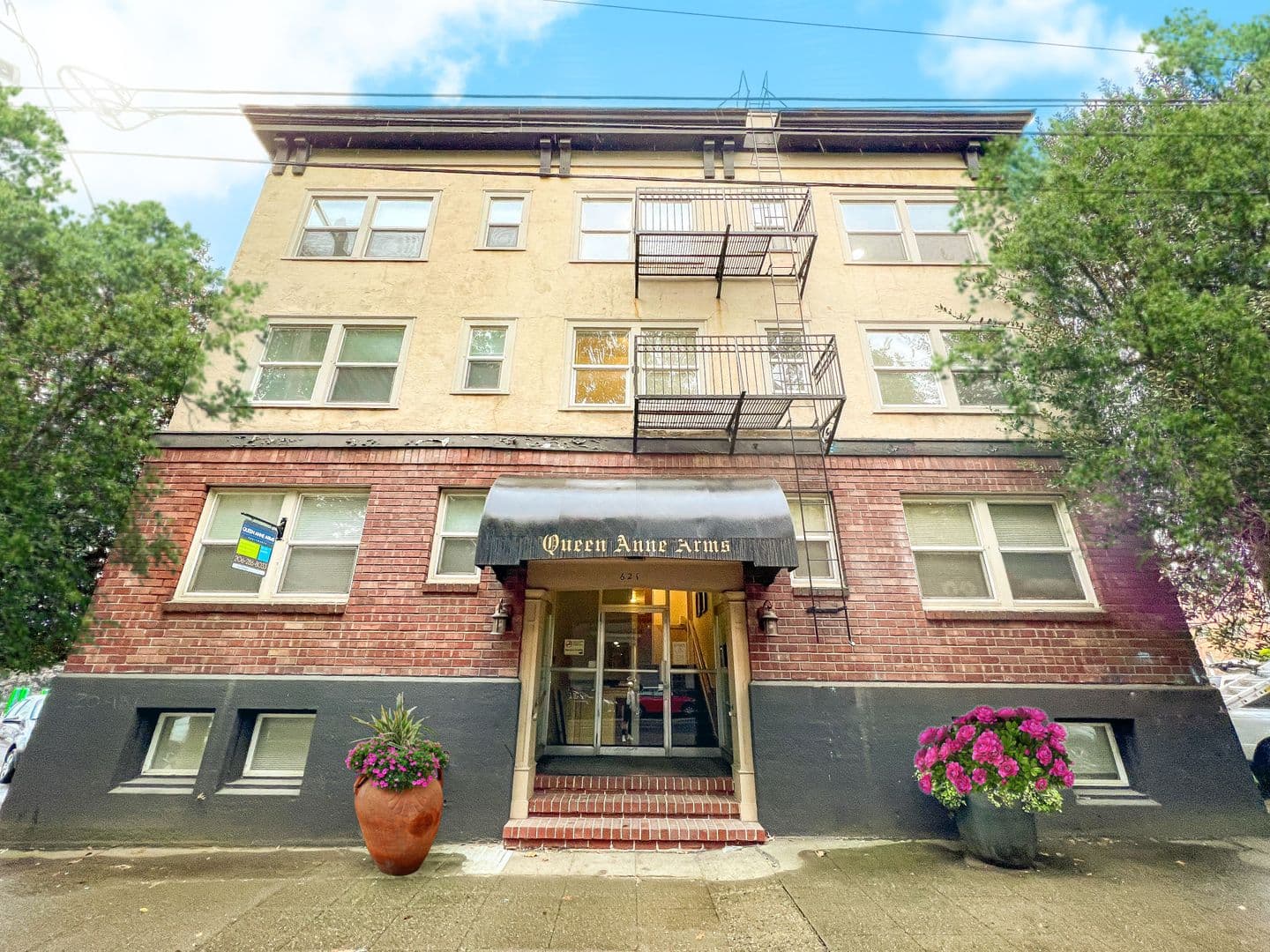 Seattle Apartment: 621 1st Ave. W.