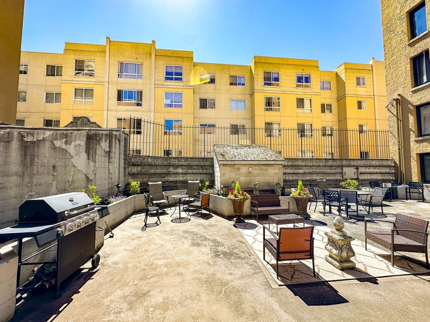 Seattle Apartment: 1215 Seneca St.