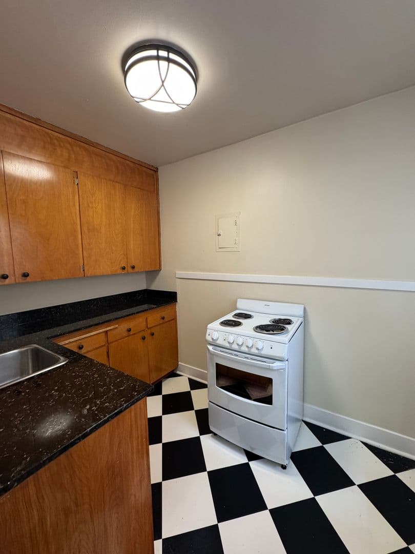 Seattle Apartment: 1420 Boren Ave