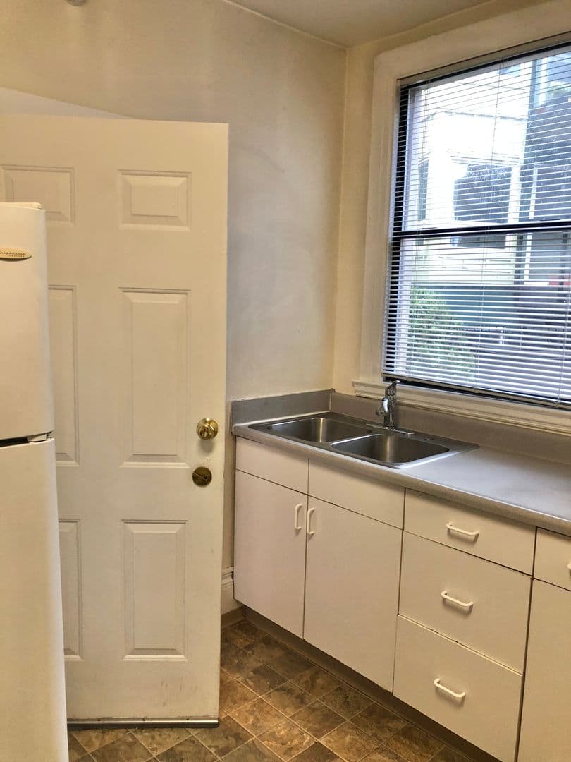 Seattle Apartment: 1509 E Madison St