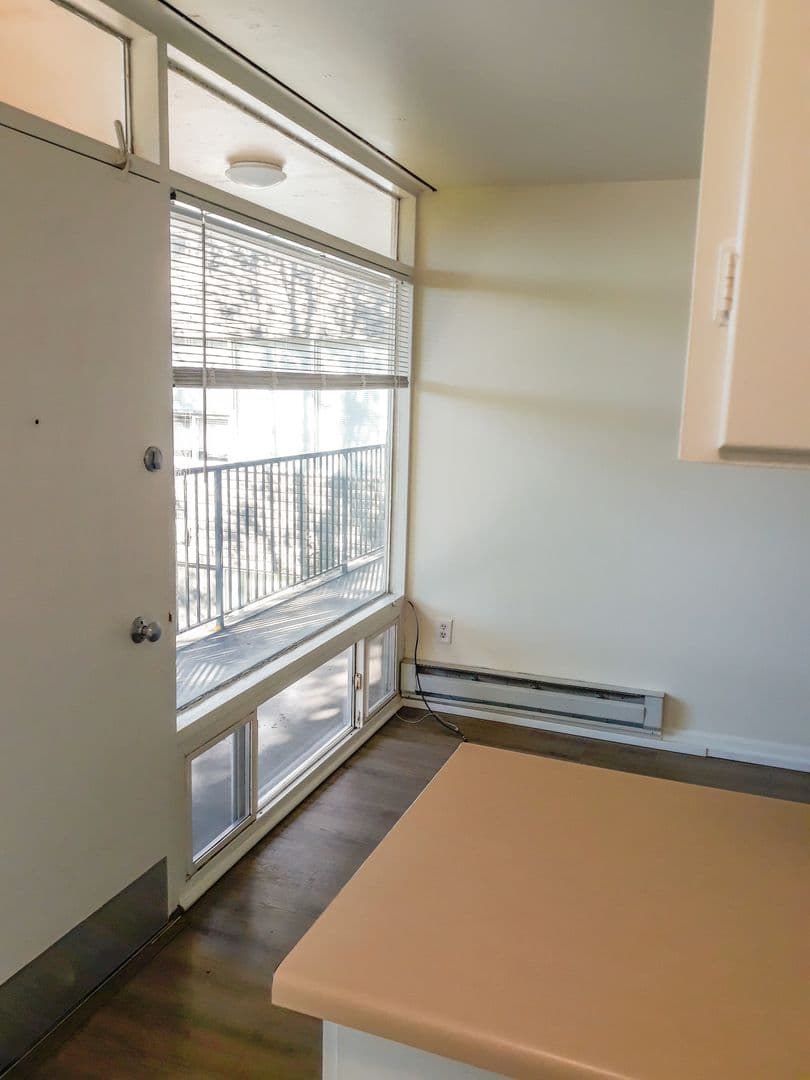 Seattle Apartment: 706 Belmont Ave E