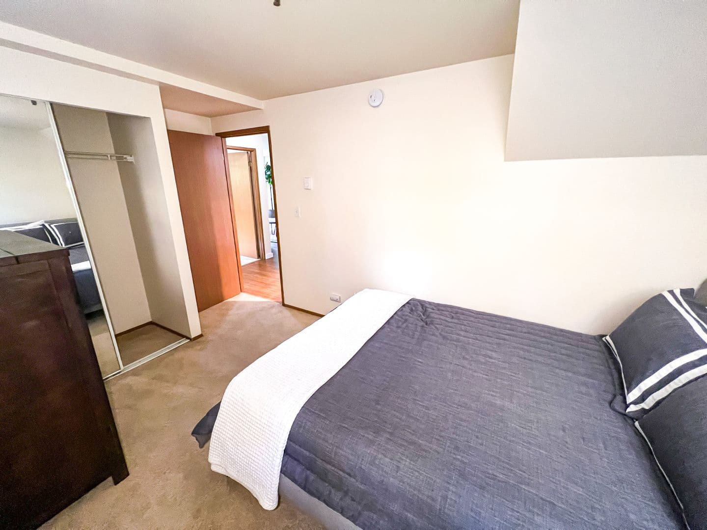 Seattle Apartment: 1215 Seneca St.