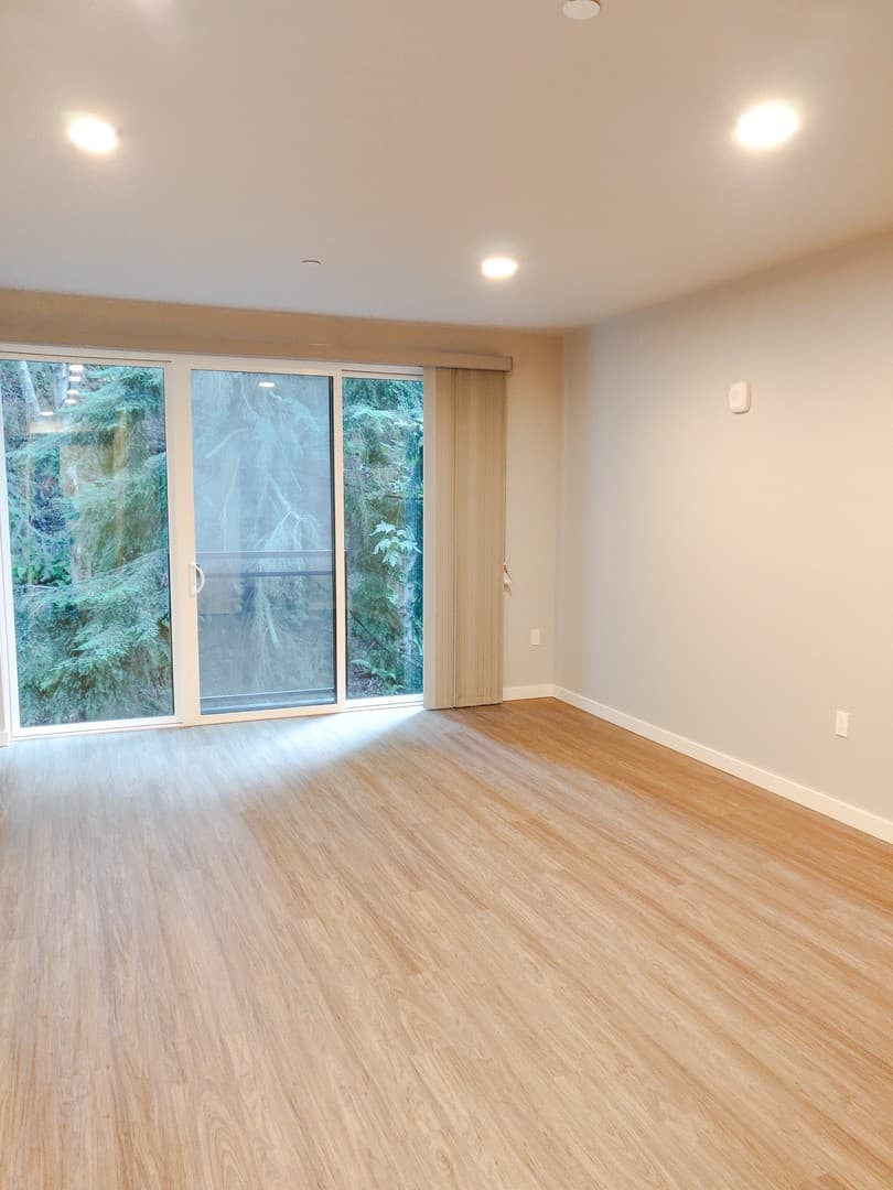 Edmonds Apartment: 10032 Edmonds Way