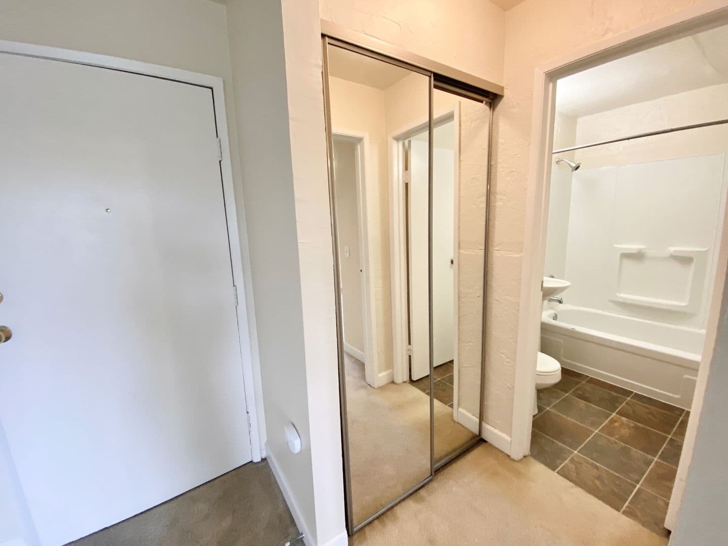 Seattle Apartment: 424 19th Ave E.