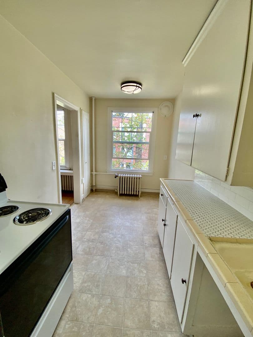 Seattle Apartment: 531 Malden Ave. E.