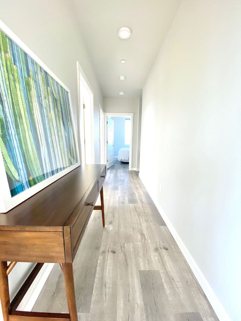 Seattle Apartment: 5521 15th Ave NE