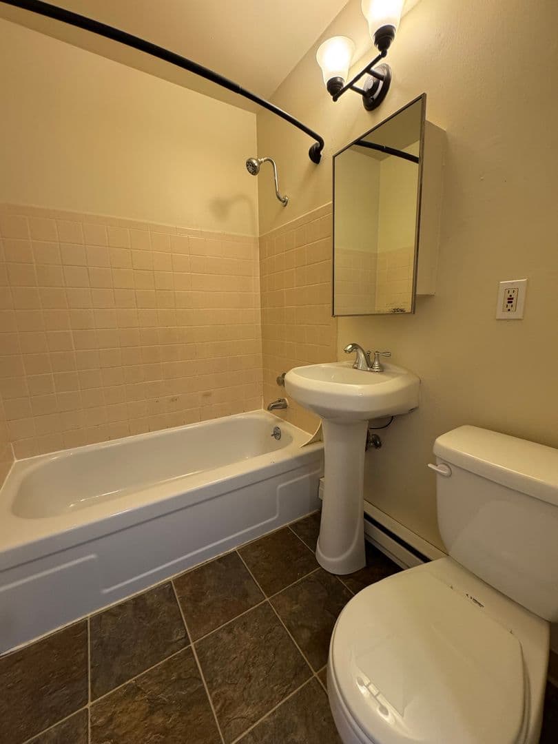 Seattle Apartment: 424 19th Ave E.