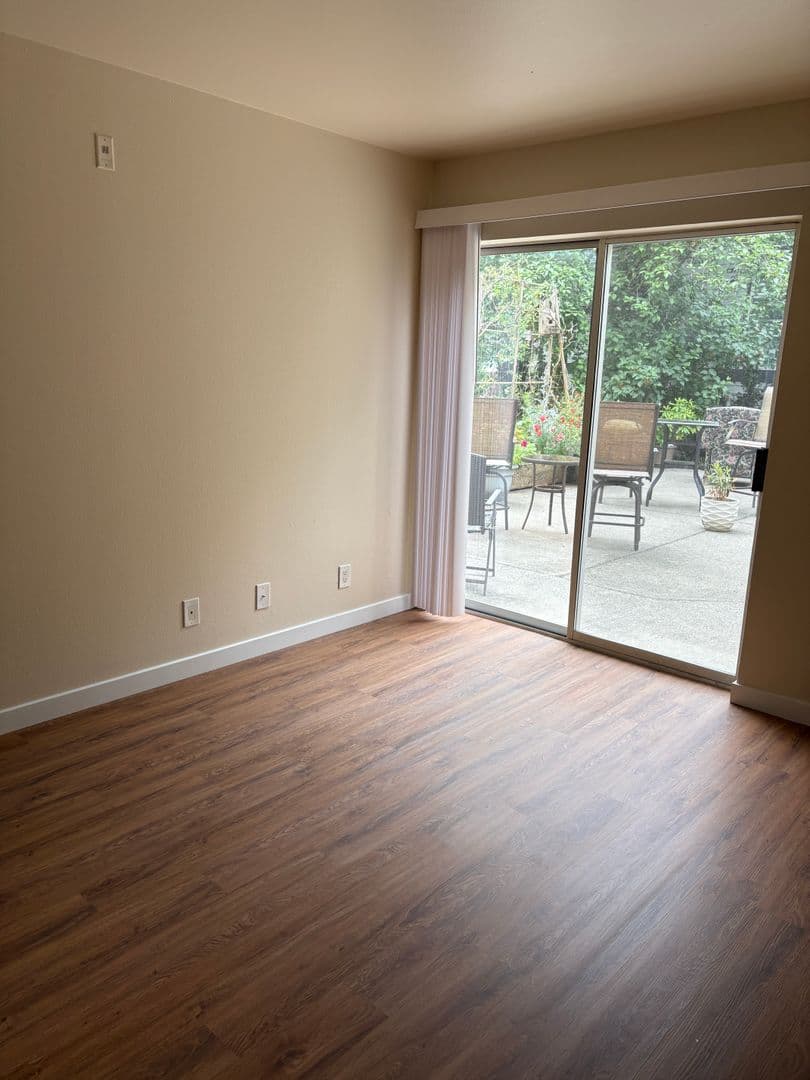 Edmonds Apartment: 22816 Edmonds Way