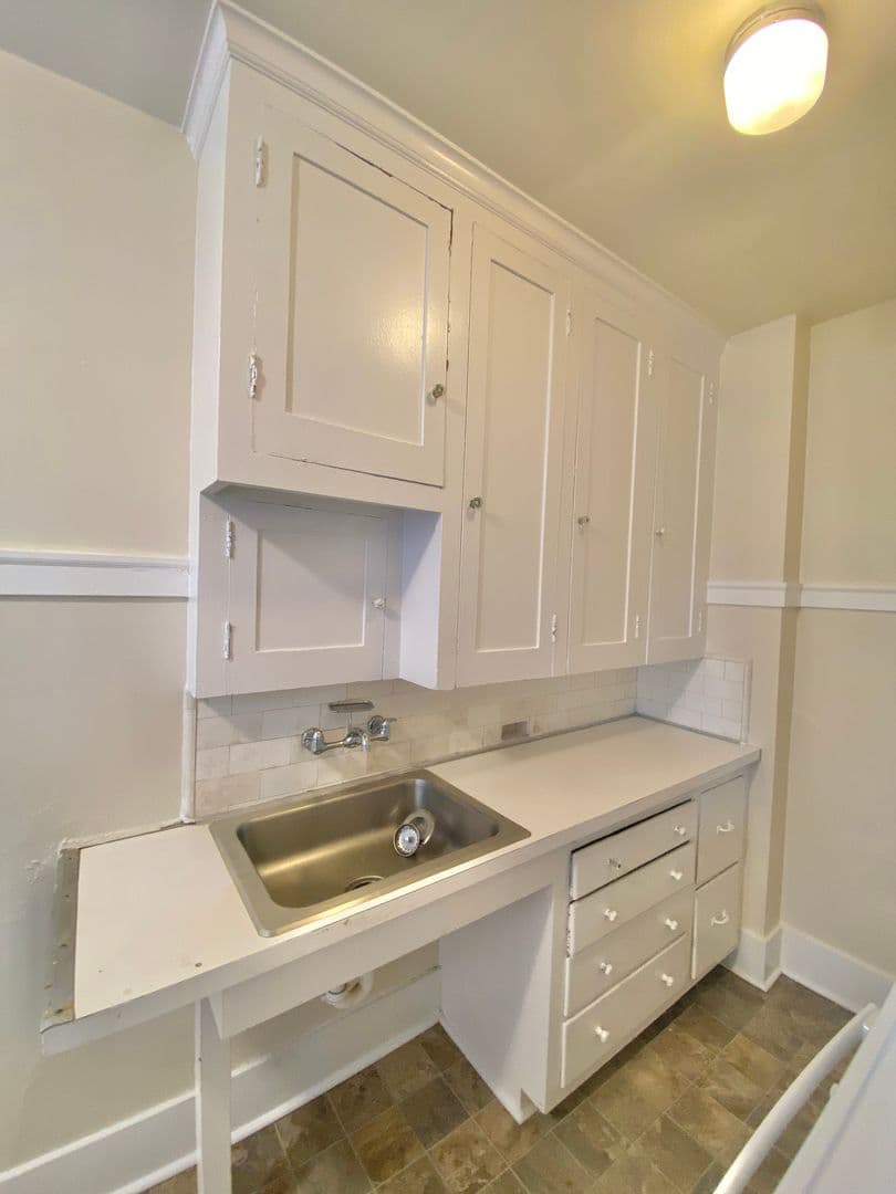 Seattle Apartment: 516 E. Union St.