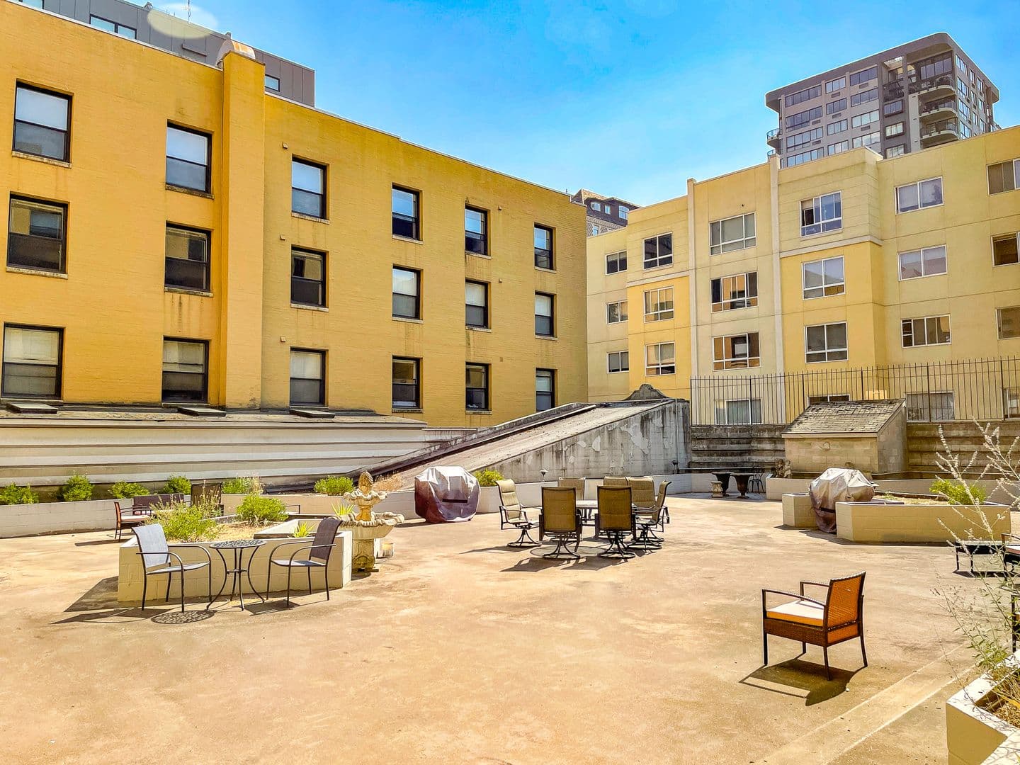 Seattle Apartment: 1215 Seneca St.