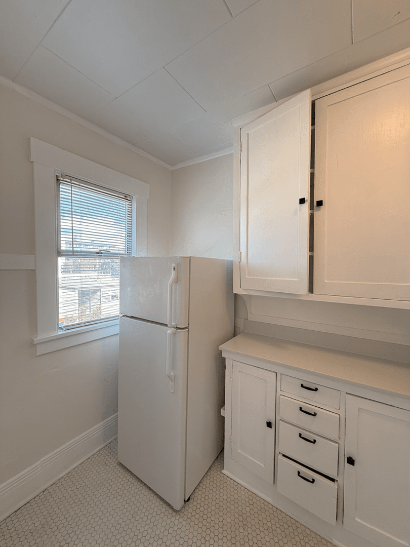 Seattle Apartment: 1305 E Denny Way