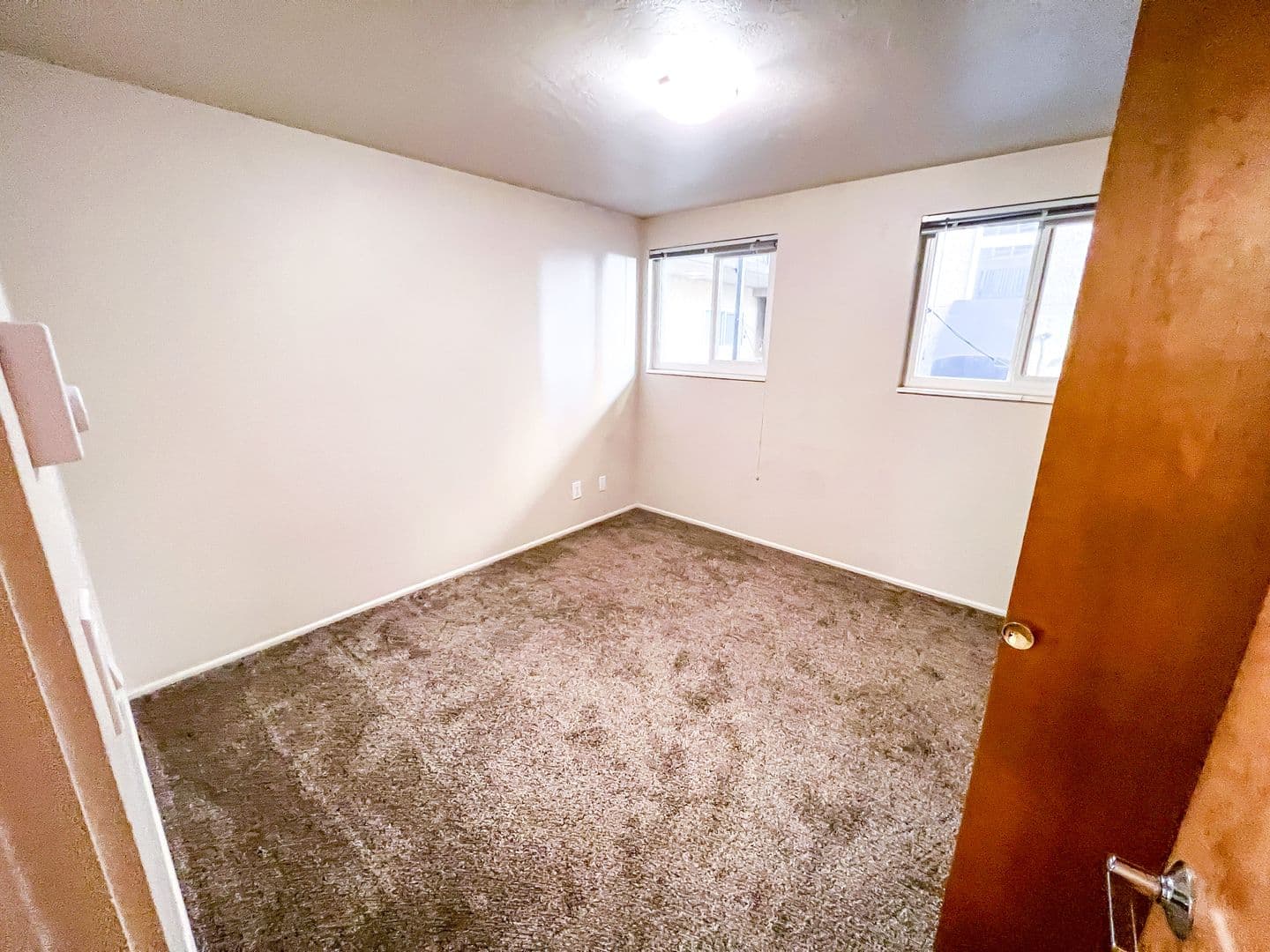Seattle Apartment: 5233 15th Ave NE
