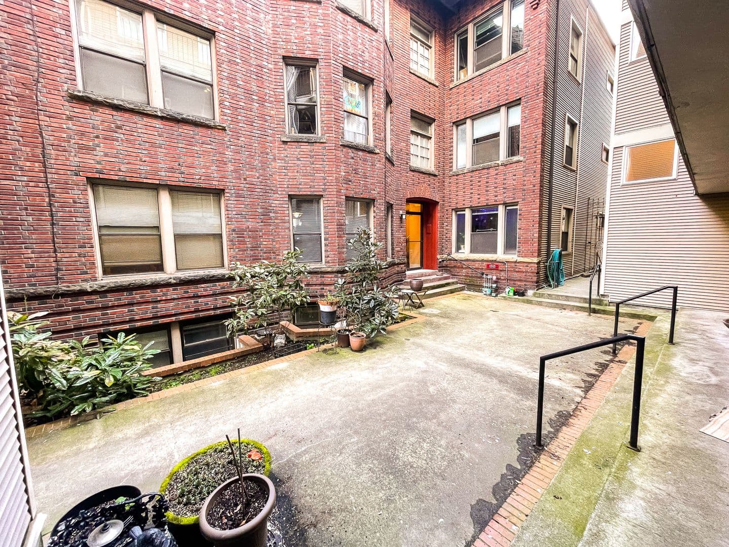 Seattle Apartment: 1509 E Madison St