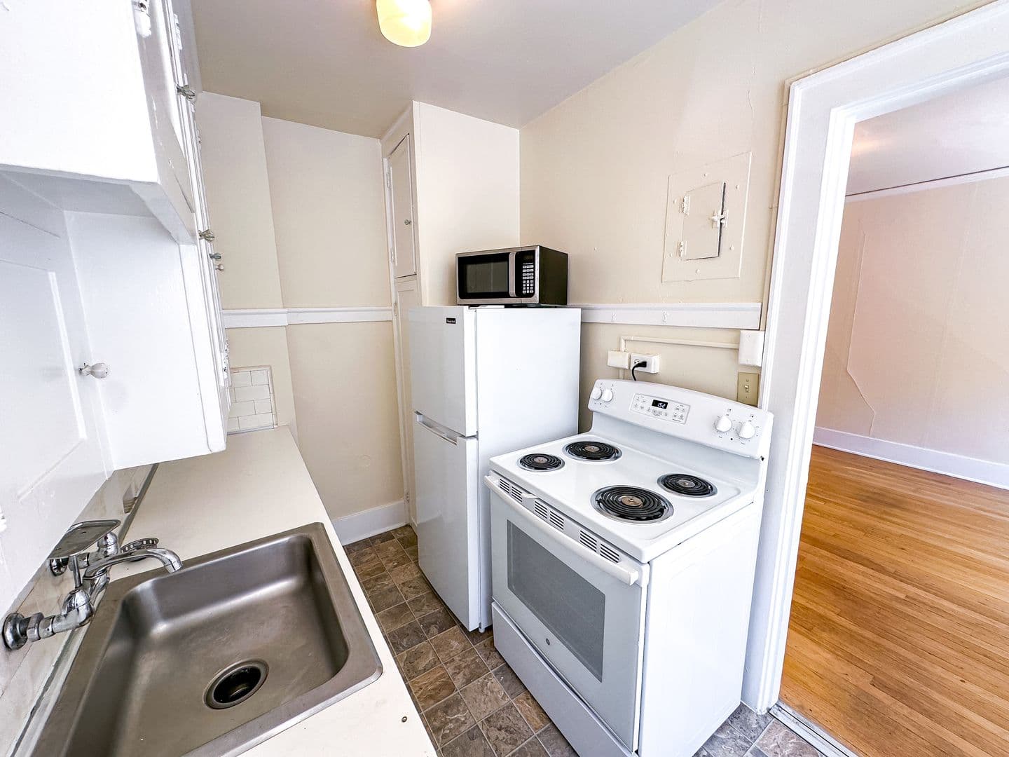 Seattle Apartment: 516 E. Union St.