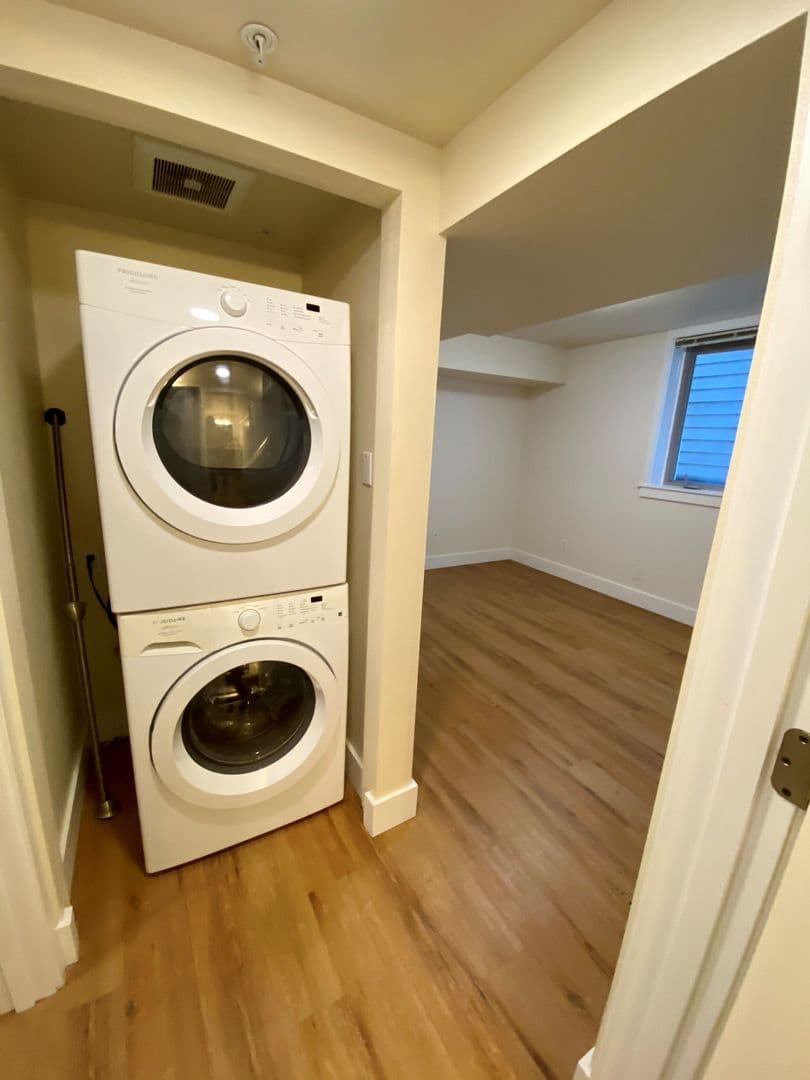 Seattle Apartment: 1615 15th Ave.